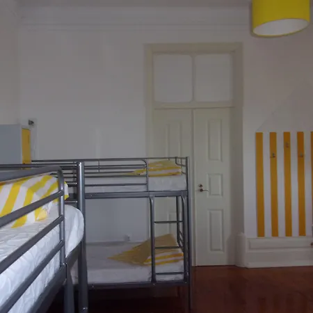 Hostel 402